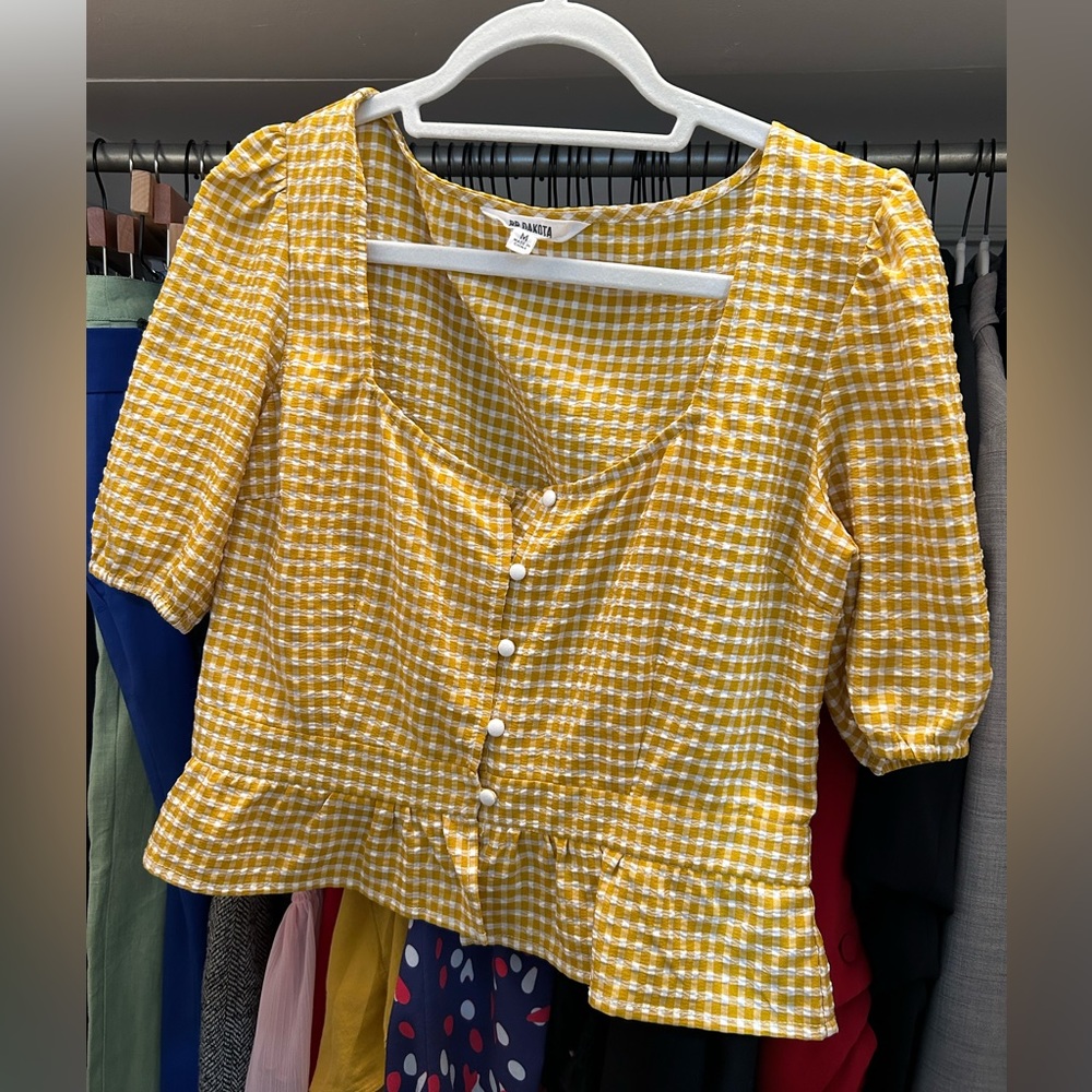 BB Dakota yellow gingham top size Medium